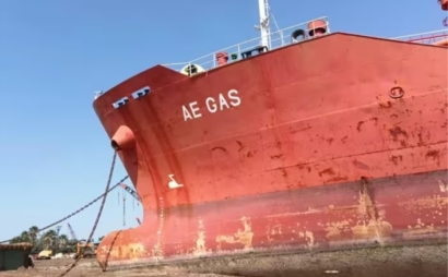 India's decaying ship graveyard, the world's largest in terms of shipwrecks.
