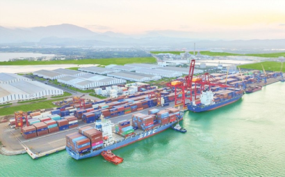 Promoting the connection of Central Vietnam seaports with international ones