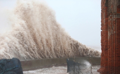 Thanh Hoa, Ninh Binh heavy rain, many places flooded deeply