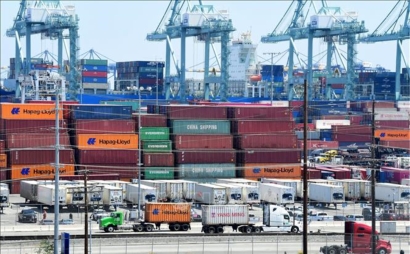 The volume of imported goods into the US is expected to decrease after the August 1 tariff increase deadline.