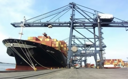 Three Vietnamese seaports are among the world's top 100 container ports with the largest cargo throughput.